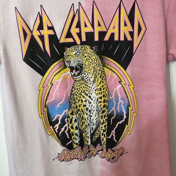 Def Leppard Medium t shirt 100% cotton pink and white high ‘n’ dry rock band - Picture 2 of 6